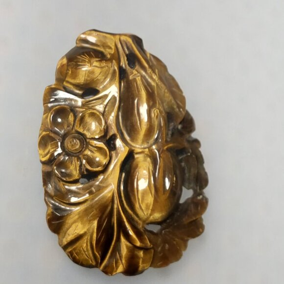 Vintage Hand-Carved Tiger’s Eye Stone • Floral Fruit Motif • Ready for Pendant S - Picture 3 of 11